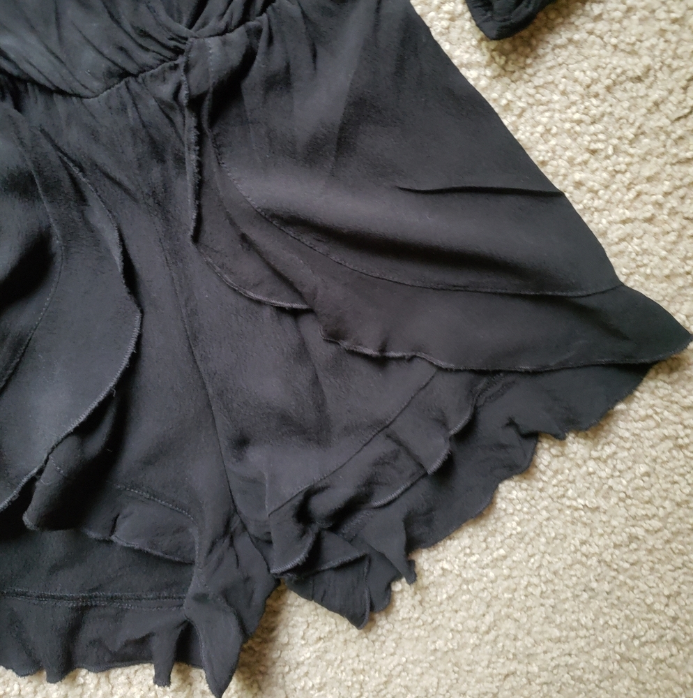 Maddy K Ruffle Romper - Picture 10 of 11